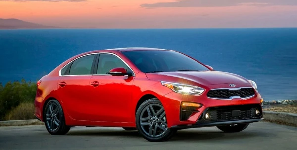  Argento KIA Cerato Photo 4