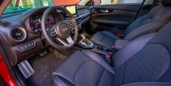  Argento KIA Cerato Photo 8