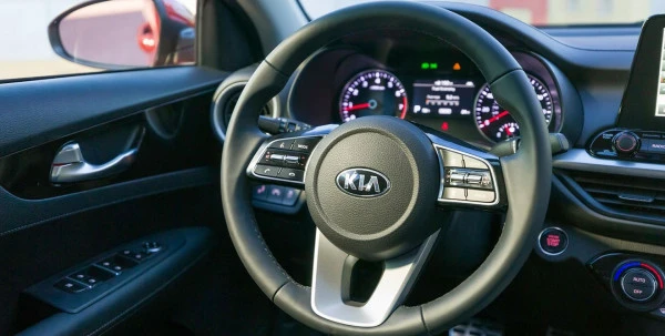  Argento KIA Cerato Photo 11