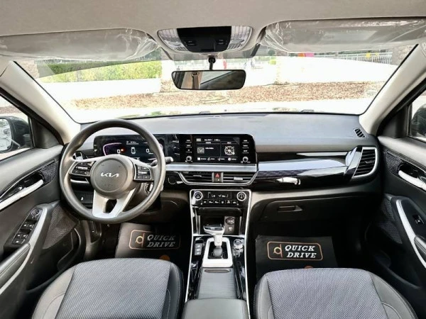  Green KIA Seltos Photo 4