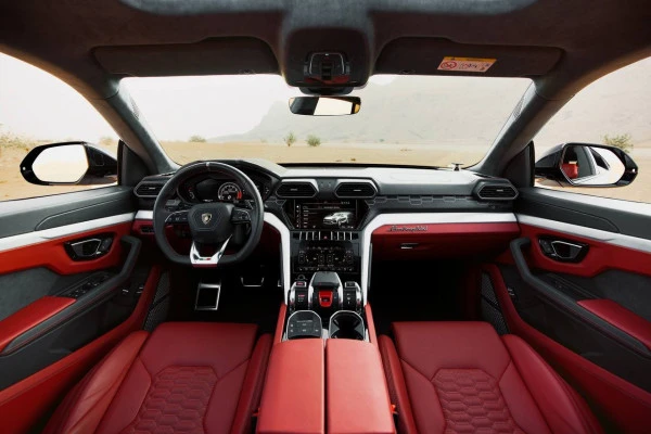  Silver Lamborghini Urus Photo 6