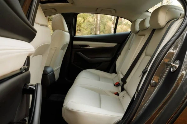  Silver Mazda 3 Photo 3