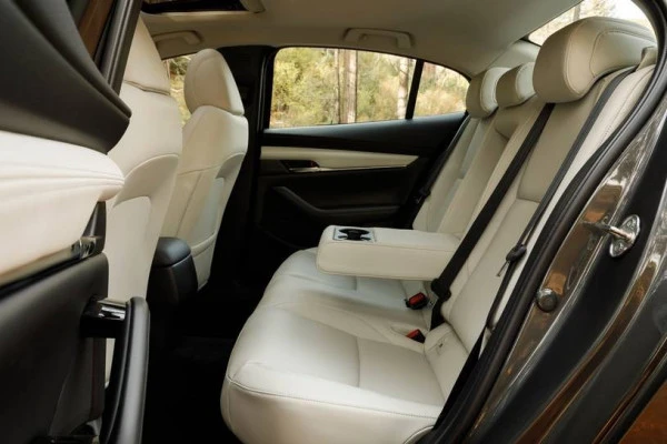  Silver Mazda 3 Photo 4