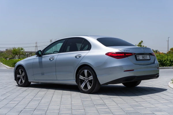  فضة مرسيدس سي ٢٠٠ Photo 3