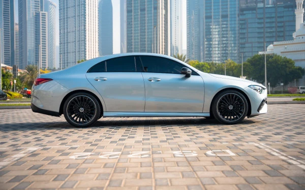  Silber Mercedes CLA200 Photo 2