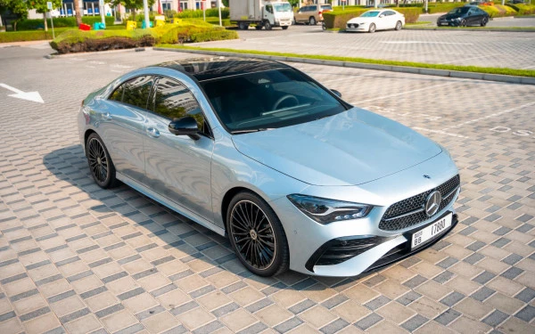  Silber Mercedes CLA200 Photo 3