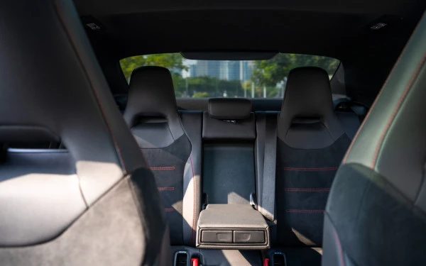  Silber Mercedes CLA200 Photo 5