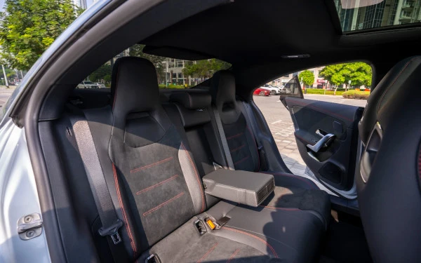  Silber Mercedes CLA200 Photo 7