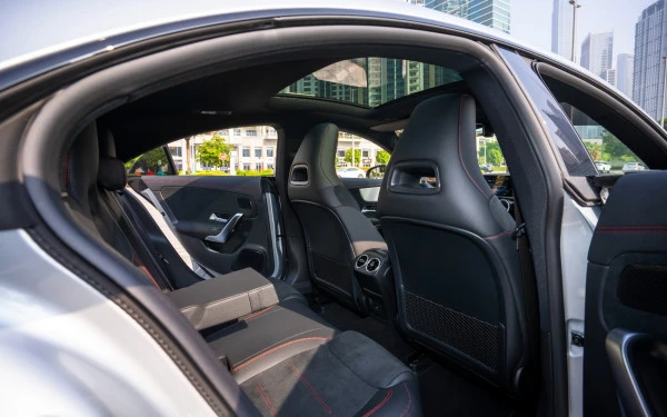  Silber Mercedes CLA200 Photo 8