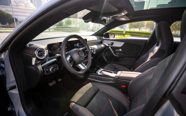  Silber Mercedes CLA200 Photo 9