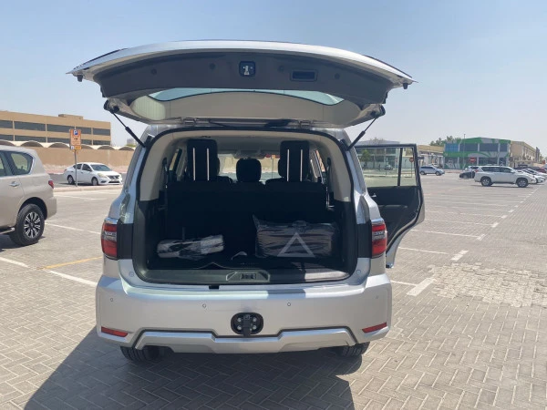  Черный Nissan Patrol Photo 13