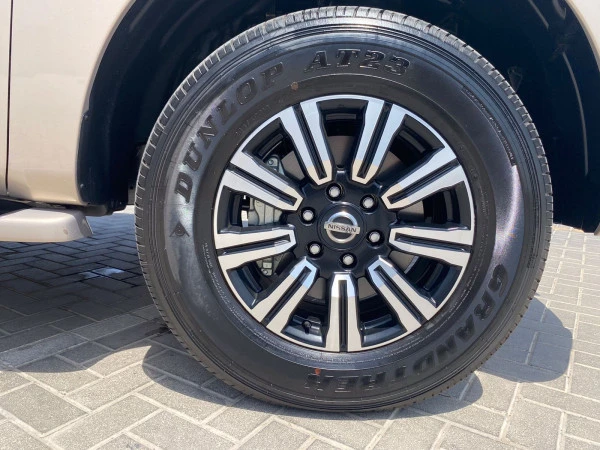  Черный Nissan Patrol Photo 14