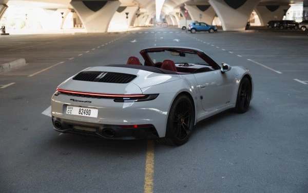  Argent Porsche 911 Carrera GTS Photo 4