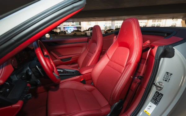  Argent Porsche 911 Carrera GTS Photo 11