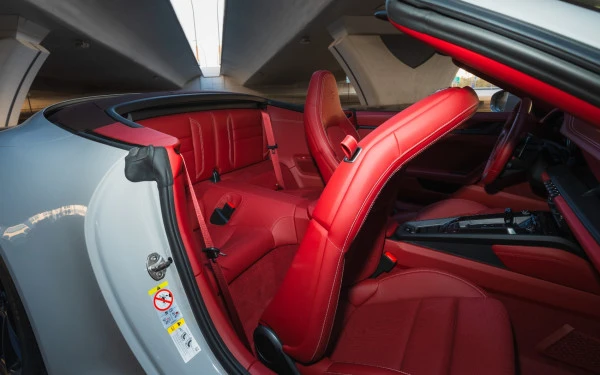  Argent Porsche 911 Carrera GTS Photo 21