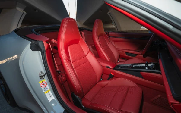  Argent Porsche 911 Carrera GTS Photo 22