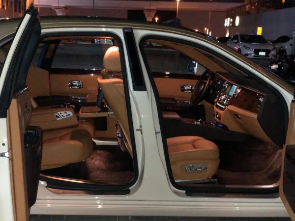  Gold Rolls Royce Ghost Photo 5
