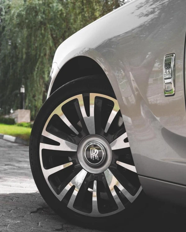  Silver Rolls Royce Ghost Photo 9