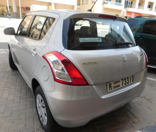  Silver Suzuki Swift Photo 2