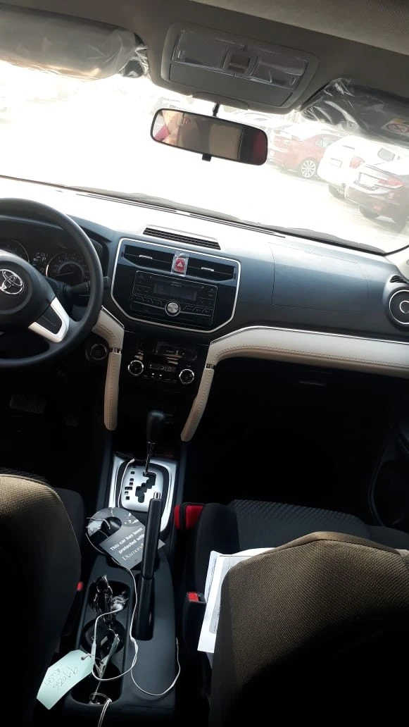  Plata Toyota Rush Photo 3