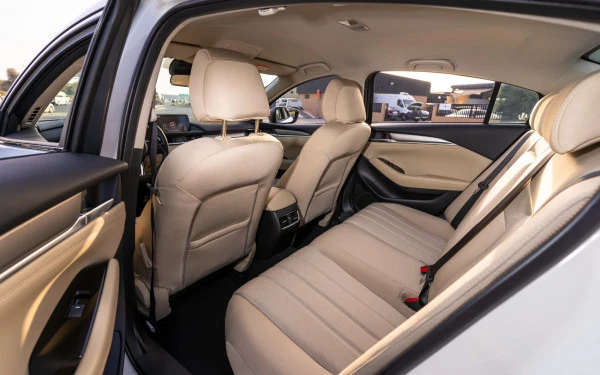  White Mazda 6 Photo 10