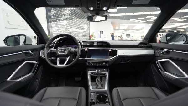  White Gray 2021 Audi Q3 with RS3 bodykit Photo 7