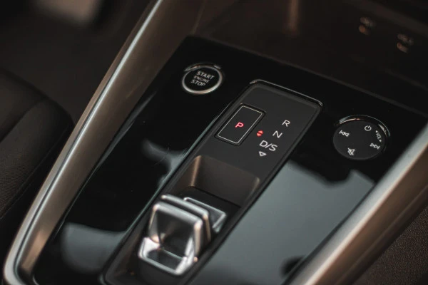  White Audi A3 Photo 7