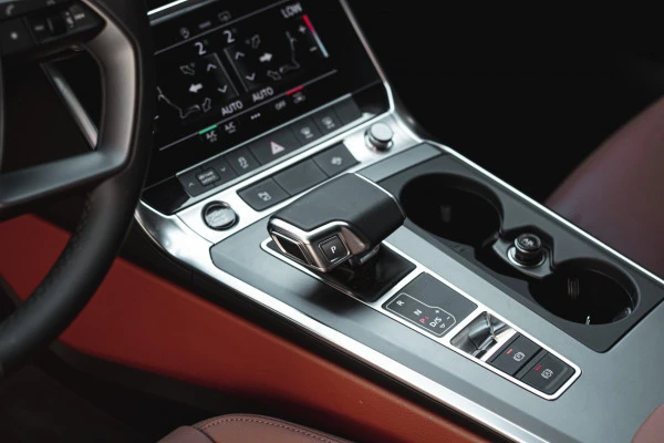  White Audi A6 Photo 6