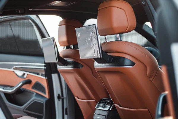  أبيض أودي A8 Photo 5