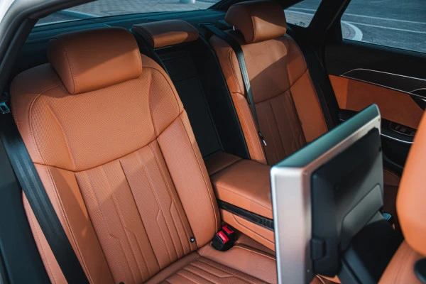  أبيض أودي A8 Photo 7