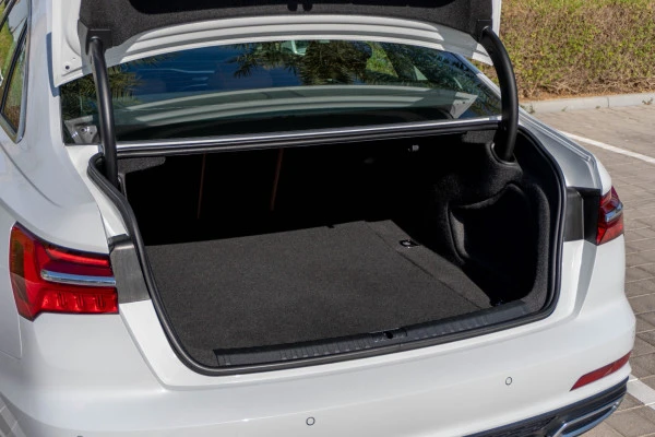  White Audi A6 Photo 10