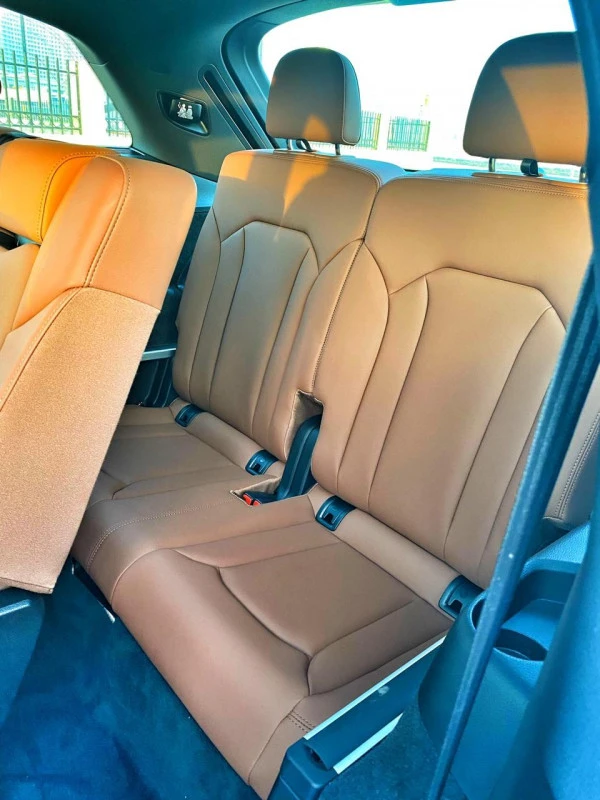  أبيض أودي Q7 Photo 4