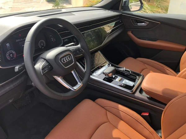  White Audi Q8 Photo 8