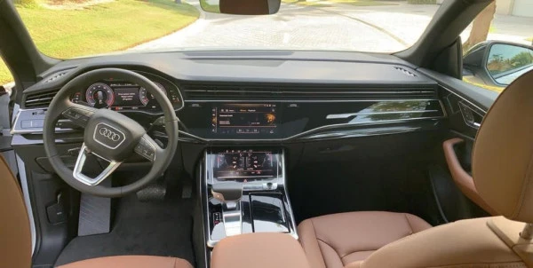  White Audi Q8 Photo 2