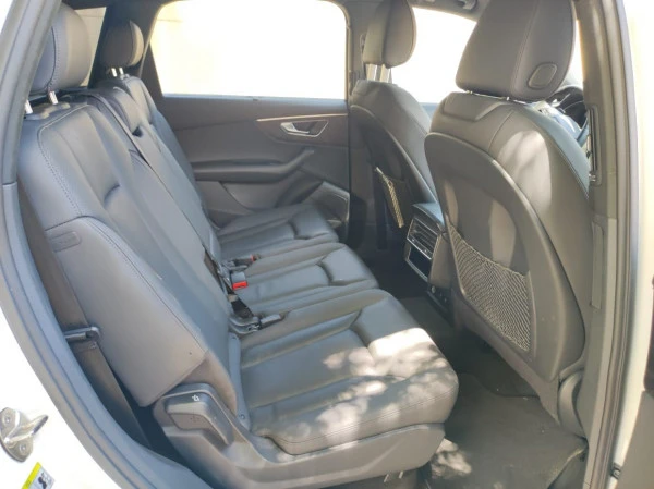  White Audi Q7 Photo 4