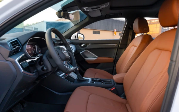  White Audi Q3 Sportback Photo 5