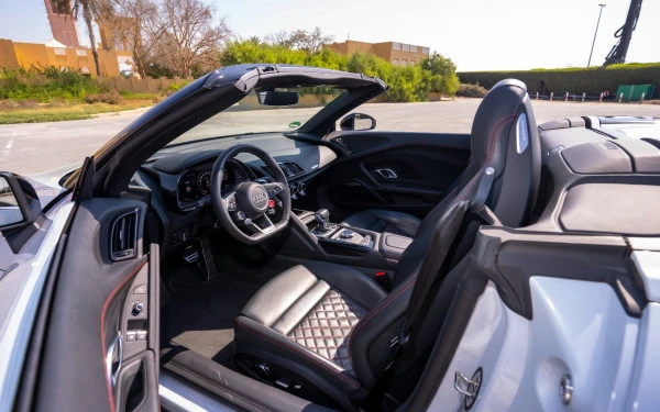  Белый Audi R8 Spyder Photo 6