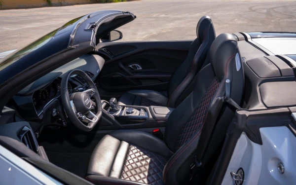  Белый Audi R8 Spyder Photo 9