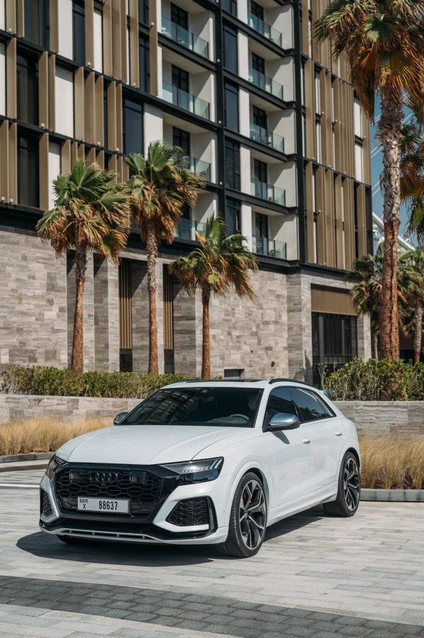  White Audi RSQ8 Photo 2