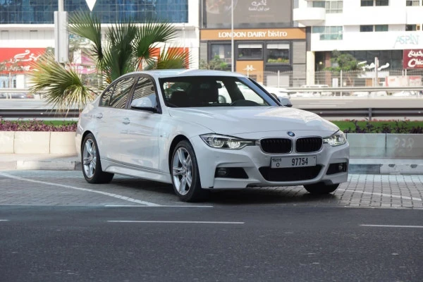  White BMW 3 Series Photo 5
