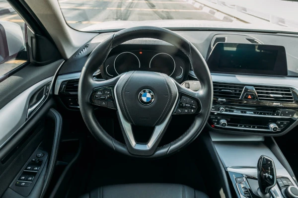  White BMW 520i Photo 5