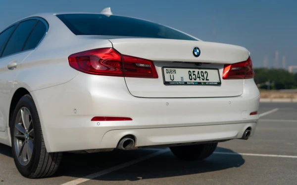  White BMW 520i Photo 3