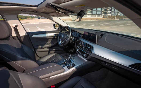  White BMW 520i Photo 5