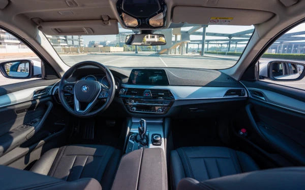  White BMW 520i Photo 6