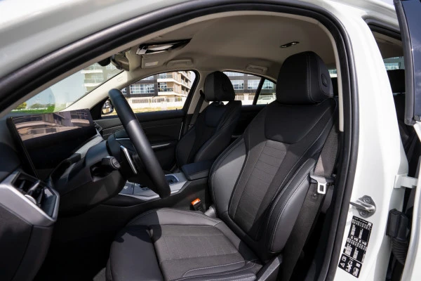  White BMW 320i Photo 6