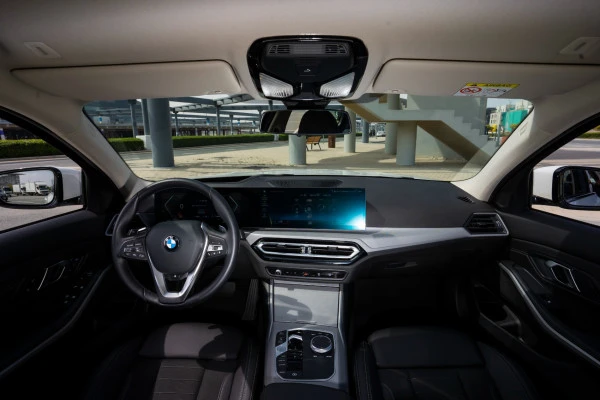  White BMW 320i Photo 8