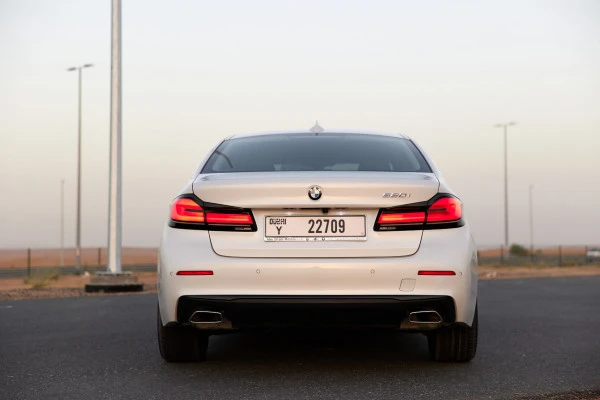  White BMW 520i Photo 3