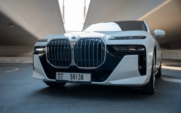  White BMW 760Li Photo 7