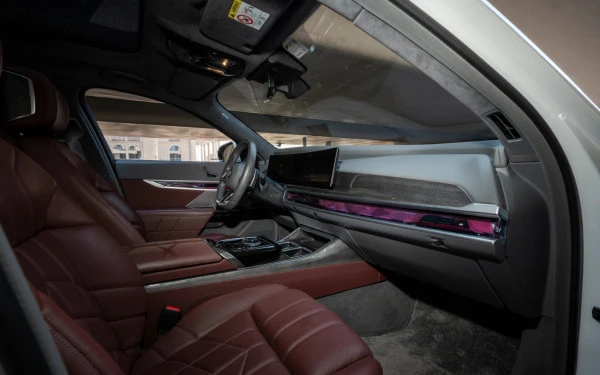  White BMW 760Li Photo 24