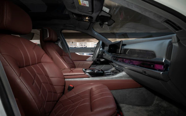  White BMW 760Li Photo 25